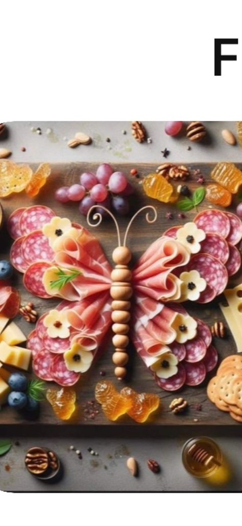 Food On A Plate, Charcuterie Board Meats, Amazing Food Platters, Simple Family Meals, Decorações Com Comidas, Food Art For Kids, Party Food Buffet, Amazing Food Art, Charcuterie Inspiration