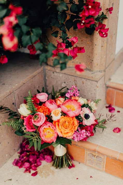 Orange Bridal Bouquet, Bouquet Images, Boda Mexicana, A Bouquet Of Flowers, Palm Springs Wedding, Bouquet Of Flowers, Bougainvillea, Junebug Weddings, Bridal Flowers