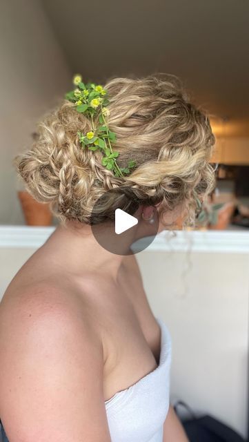 Sierra Miller on Instagram: "I had to do Jane’s hair too!! Recreating hairstyles from my favorite movies is way more fun to me than it should be.   Pride and Prejudice hairstyles live in my head rent free and will continue to do so • • • #curlyhair #curlyhairstyles #curls #naturalhair #natural #naturalhairstyles #hairtutorial #hairtutorials #hairfashion #updo #hairinspo #curlyhairinspo #prideandprejudice #janebennet #curlyupdo #curlygirl #curlycommunity #naturalhaircommunity" Pride And Prejudice Hairstyles, Recreating Hairstyles, My Favorite Movies, Curly Updo, Natural Hair Community, Curly Girl, In My Head, Pride And Prejudice, Jane Austen