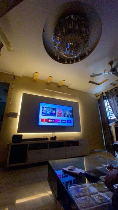 Fake Home Snap, Hand With Drip In Hospital Real, Cinema Room Design, Fake Home, Friends Party Night, Vibey Room, Cute Quick Hairstyles, Snap Streak Ideas Easy, Tv Room Design