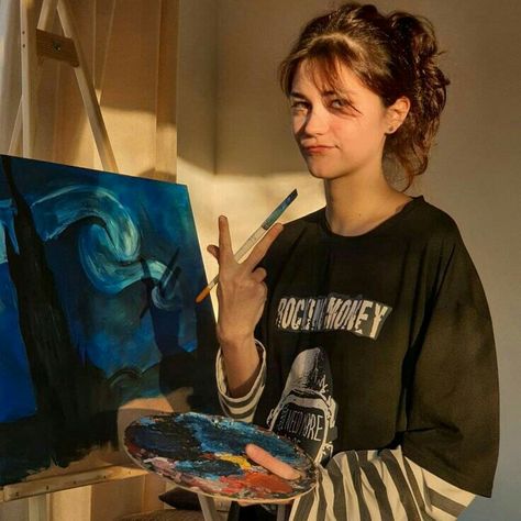 Painter Girl Aesthetic, Artsy Girl Style, Artist Girl Aesthetic, Painter Aesthetics, Artsy Girl Aesthetic, Artsy Hair, Painter Aesthetic, Painter Photography, Mara Dyer