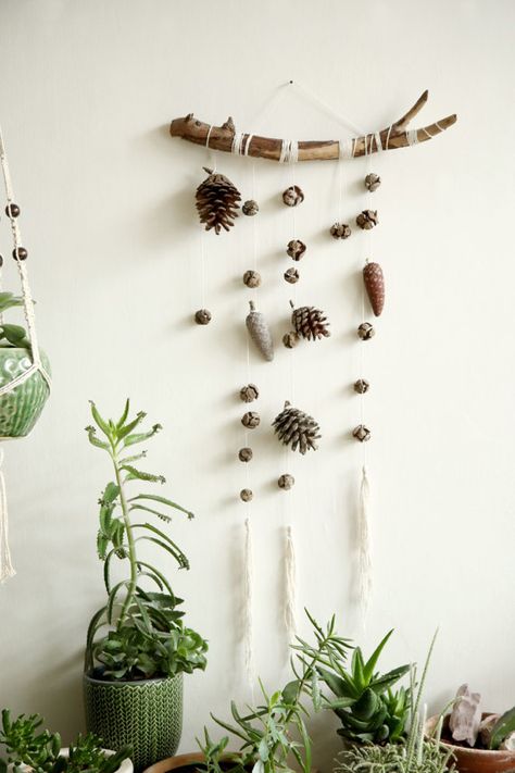 Nature Wall Art Diy, Nature Garland, Polo Ideas, Natural Mobile, Science Area, Boho Nature, Bohemian Rustic, Wall Art Crafts, Nature Wall Decor