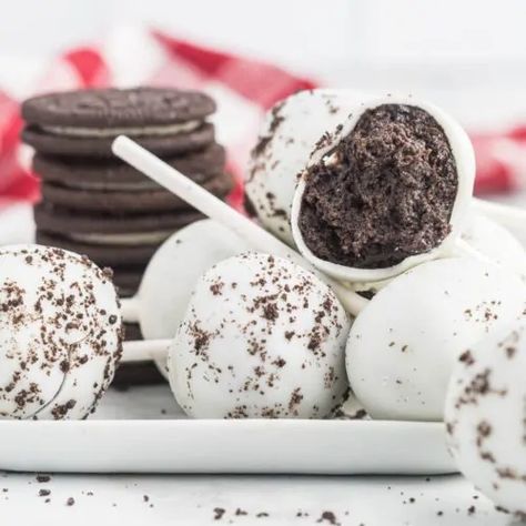 Oreo Cake Pops - Desserts On A Dime Cool Whip Cream Cheese Frosting, Whipped Cream Cheese Frosting Recipe, Cinnamon Roll Peach Cobbler, Oreo Cake Pops Recipe, Oreo Dessert Easy, Easy Dessert Dips, Oreo Cake Pops, Whipped Cream Cheese Frosting, Crockpot Dessert Recipes