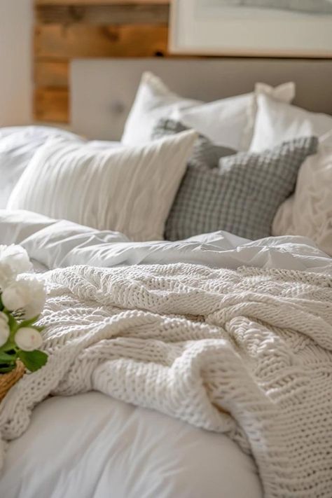 Pottery Barn: How To Make A Bed Look Inviting Pottery Barn Bedroom Ideas, Pottery Barn Bed, Pottery Barn Bedroom, Pottery Barn Hacks, Making A Bed, Pottery Barn Bedrooms, Barn Bedroom, Make A Bed, Home Bar Setup