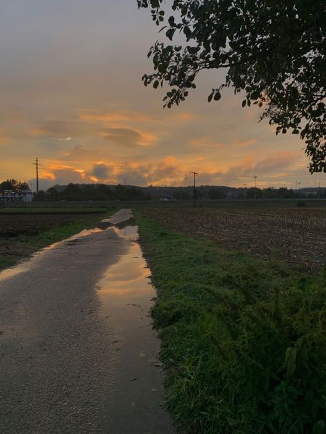 #highway #gasstationpics #sky #sunset #sunsetphotography #rain #rainyday #puddle Rainy Sunset Aesthetic, Sun After Rain, Rain Aesthetics, Rainy Mood, Sunset Road, The World Is Beautiful, Nature Photography Flowers, Pretty Views, After Rain