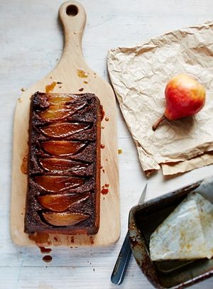 Pear and rye upside-down cake Recipes For Muffins, Claire Ptak, Pear Muffins, Pear Puree, Poppy Seed Muffins, Sweet Muffin, Pear Recipes, Food Projects, Upside Down Cake