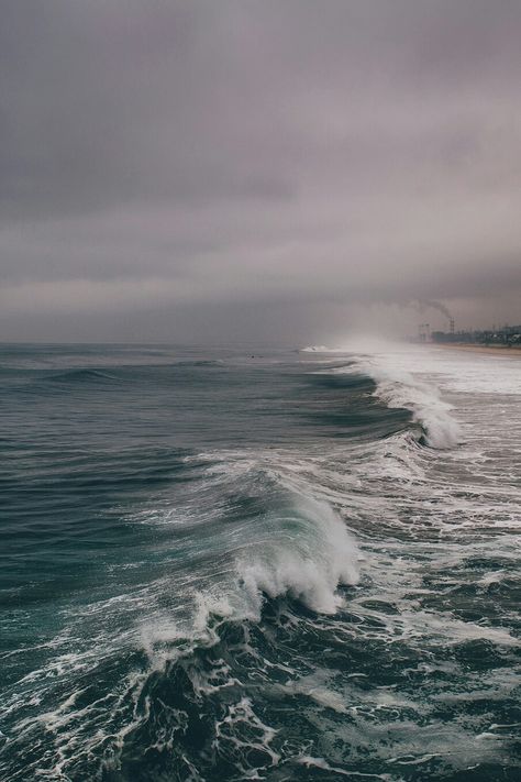 Ocean Waves Photography, Ocean Storm, Waves Photography, Ocean Wallpaper, Ocean Vibes, Sea Waves, Sky And Clouds, Sea And Ocean, Nature Wallpaper