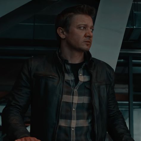 Clint Barton Pfp, Avengers Aesthetic Icon, Clint Barton Icon, Hawkeye Comic Pfp, Barton Marvel, Clint Barton Age Of Ultron, Jeremy Renner Avengers, Hawkeye Age Of Ultron, Avengers Film