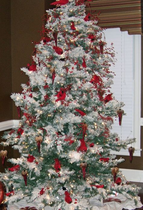 All I want for Christmas is a Cardinal Christmas Tree...loving this Cardinal Christmas Tree, Cardinal Tree, Traditional Family Room, Red Cardinals, Cardinal Christmas, Farmhouse Style Christmas, Festival Of Trees, Minimalist Christmas Tree, Christmas Cardinals