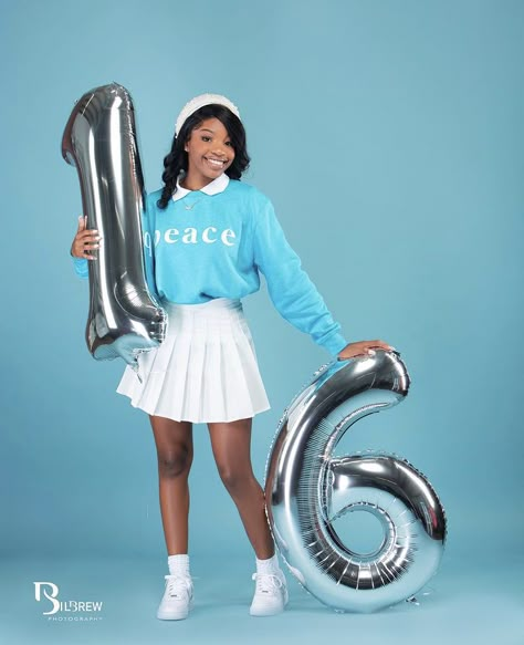 Sweet 13 Outfits, Sweet 16 Studio Photoshoot Ideas, Birthday Photo Shoot Inspiration, Birthday 16 Photoshoot, Sweet 16 Photoshoot Purple, Birthday Outfits Black Women 16, 16 Birthday Photoshoot Outfits, Cute 16th Birthday Outfits, Sweet 16 Photoshoot Ideas 16th Birthday