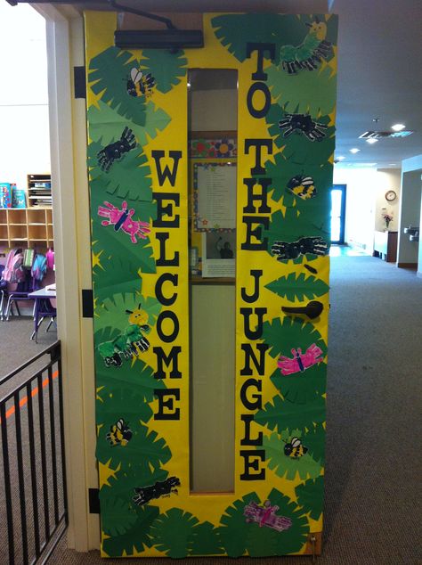 Classroom Door Decorations | Bulletin Board Ideas / Jungle classroom door Jungle Classroom Door, Jungle Theme Classroom Decorations, Rainforest Classroom, Safari Theme Classroom, Ks1 Classroom, Preschool Jungle, Natural Classroom, Preschool English, Jungle Theme Classroom