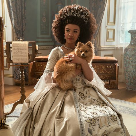 All the Hidden Meanings in the Hairstyles on Queen Charlotte: A Bridgerton Story | Glamour Queen Charlotte A Bridgerton Story, Michelle Fairley, Lady Violet, Anna Nicole Smith, Shonda Rhimes, King George Iii, Lara Jean, Rudyard Kipling, Real Queens