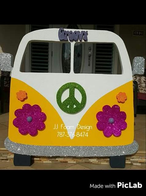 Combi Hippie, Custom Vw Bug, Decade Party, Parade Float Ideas, 70s Theme, Hippie Bus, Hippie Party, 70s Party, 70s Women