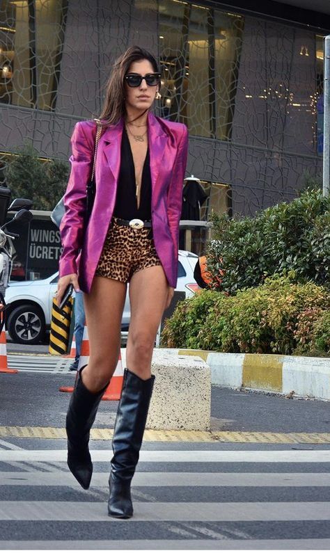 Glam Rock Winter Outfit, Eclectic Professional Style, Leopard Blazer Outfit, Nil Ninat, Glam Rock Outfit, Blazer Look, Fashion Outfits Dresses, Looks Country, Moda Chic