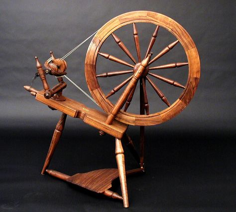 Antique Spinning Wheel, Wheel Craft, Vintage Props, Wheel Art, Spinning Wheels, Saxony, Custom Wheels, Art Historian, Spinning Wheel