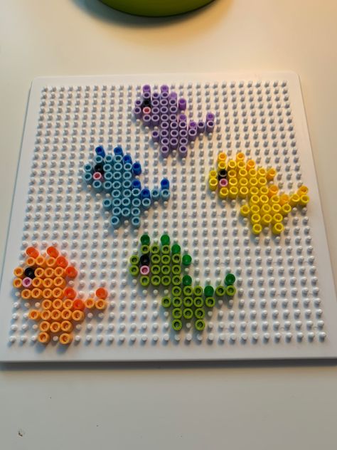 Dinosaur Melty Beads, Dinosaur Pearl Beads, Small Animal Perler Bead Patterns, Fuze Beads Ideas Easy, Hama Beads Small Patterns, Pearlier Beads Ideas, Yellow Perler Bead Patterns, Perler Dinosaur, Small Melty Bead Ideas