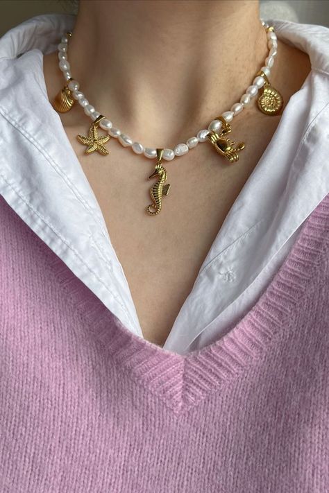 Aesthetic Gold Necklace, Danish Aesthetic, Pearl Necklace With Gold, It Girl Aesthetic, Danish Pastel Aesthetic, Sea Jewelry, Seashell Pendants, Seahorse Pendant, Danish Pastel