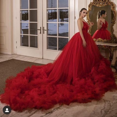 Ball Gown With Train, Red Ball Gown, Red Wedding Dress, Prom Dresses 2020, Evening Dress Floor Length, Red Ball, Most Beautiful Dresses, Ball Gowns Prom, Tulle Wedding