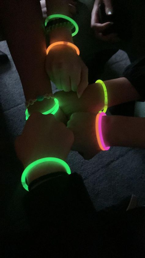 Country Best Friends, Freshers Party, Very Funny Images, Neon Bracelets, Sweet Sixteen Birthday Party Ideas, Glow Birthday, Cute Birthday Ideas, Bday Party Theme, Sixteenth Birthday