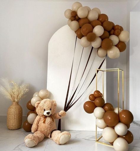 Bear Baby Shower Theme, Party Decor Ideas, Idee Babyshower, Baby Birthday Decorations, Teddy Bear Birthday, Simple Birthday Decorations, Baby Shower Theme Decorations, Baby Shower Deco, Baby Shower Crafts