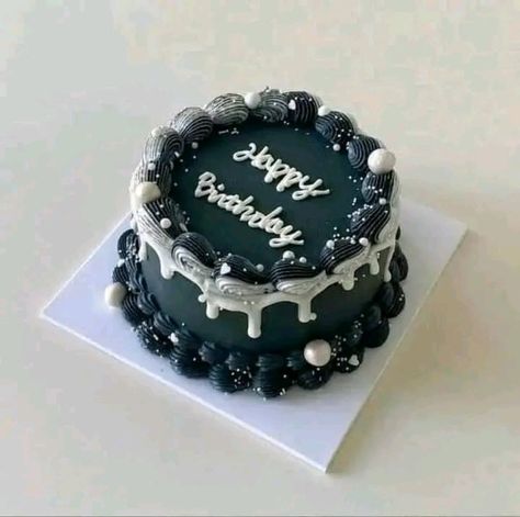 Vintage Cake Ideas For Men, Vintage Cakes For Men, Starry Birthday Cake, Blue Cakes Aesthetic, Birthday Cake Dark Blue, Cake Cowo, 19th Birthday Cake For Boys, Cake Birthday Aesthetic Boy, Black And Blue Cake