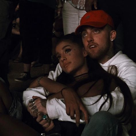 Ariana Grande has been sporting a huge diamond sparkler on her ring finger over the last few months, which many speculate is an engagement ring from her Nickelodeon Victorious, Mac Miller Ariana, Mac Miller And Ariana Grande, Ariana Grande Mac, Sam & Cat, Cat Valentine, Mac Miller, Dangerous Woman, Jolie Photo