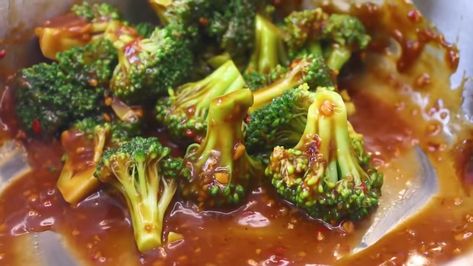 Easy To Make Broccoli In Garlic Sauce Broccoli In Garlic Sauce, Delicious Broccoli, Recipe For Two, Garlic Broccoli, Steamed Broccoli, Flavor Enhancers, Healthy Meals For Two, Skillet Meals, Garlic Sauce