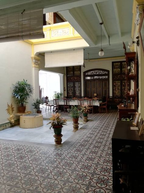 Baba Nyonya House, Baba Nyonya, Baba Nyonya Interior, Nyonya Design, Malaysia Traditional House, Singapore Peranakan House, Indonesian House Traditional, Jeffery Bawa Architecture, Chinese Home