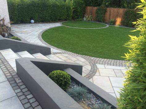 redesigning a garden by using curves to soften the space, view this completed garden. Raised Patio, Contemporary Garden Design, Patio Steps, Garden Paving, Back Garden Design, Sloped Garden, Garden Design Layout, Garden Steps, Patio Garden Design