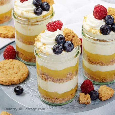 Lemon Pudding Cups, Lemon Parfait Desserts, Lemon Cake Parfait, Mini Fruit Parfait Cups, Kfc Lemon Parfait Recipe, Lemon Curd Parfait, Lemon Curd Parfait Desserts, Lemon Curd Yogurt Parfait, Fruit Parfait Cups