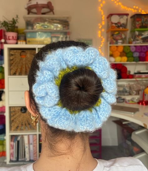 Currently obsessed with my Love heart scrunchie! Full tutorial on my YouTube channel 💙💚 Heart Scrunchie, Realm Designs, Macrame Bracelet Patterns, With My Love, Girls Natural Hairstyles, Obsessed With Me, I Love Heart, Macrame Bracelet, Macrame Bracelets