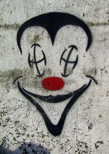 Stencil face Clown Stencil, Graffiti Board, Graffiti Face, Stencil Graffiti, Graffiti I, Face Stencils, Garden Paradise, Stencil Ideas, Face Mold