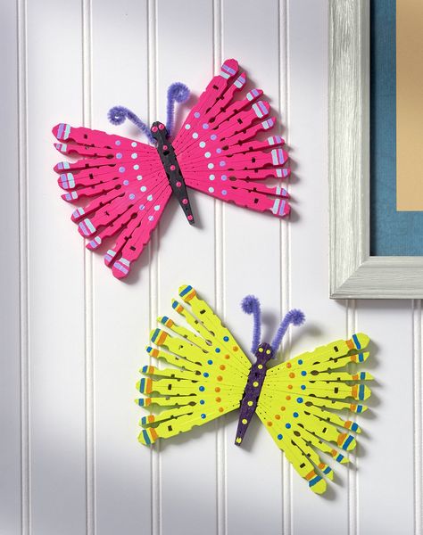 Close Pin Butterfly Craft, Peg Crafts For Adults, Clothespin Wreaths Diy, Clothpins Crafts For Kids, Dragonfly Clothespin Craft, Diy Clothes Pins Crafts Ideas, Clothespin Diy Crafts Butterfly, Crafts Using Clothes Pins, Clothpins Crafts