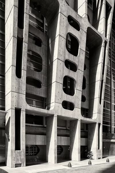 Argentina brutalista: la arquitectura escultórica de Clorindo Testa | Arquitectura Inspiring Architecture, Brutalism Architecture, Brutalist Buildings, Concrete Architecture, Brutalist Design, Brutalist Architecture, Brutalism, Futuristic Architecture, Architecture Fashion