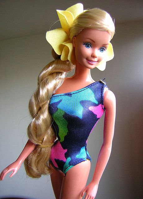 TROPICAL BARBIE 1985. No shoes, flowers in her hair and longest hair I'd ever seen on a barbie ... until I gave her a bob! Malibu Barbie Aesthetic, Tropical Barbie, Barbie 80s, Barbie Aesthetic, 80s Girl, Im A Barbie Girl, Malibu Barbie, Barbie I, Barbie Friends