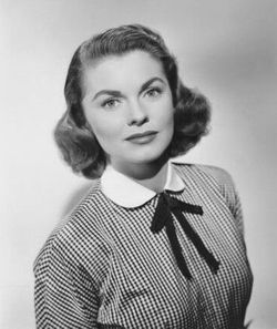 Joanne Dru, Hollywood Squares, Kings Man, Glamour Photo, Yellow Ribbon, 20th Century Fox, Grave Memorials, Golden Age Of Hollywood, Vintage Hairstyles