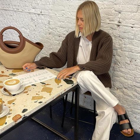 Turns Out I'm Granola-Curious—62 Elevated Picks Inspired by the TikTok Trend Grandma Nails, How To Wear Birkenstock, Coastal Grandma Style, Long Black Trench Coat, Linda Tol, Grandma Style, Black Birkenstock, Grandma Vintage, Heeled Flip Flops