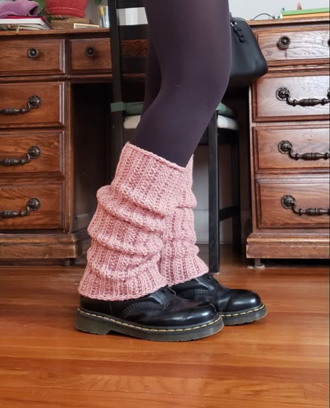 YouTube Tutorial out now 🖤🖤 Crochet Warmers Leg, Crochet Legwarmers Free Pattern, Leg Warmers Crochet Pattern Free, Leg Warmers Tutorial, Knit Leg Warmers Free Pattern, Crochet Leg Warmers Pattern, Crochet Leg Warmers Free Pattern, Legwarmers Crochet, Diy Leg Warmers