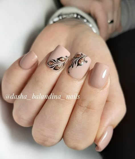 Nails With Leaf Design, Taupe Nail Designs, Nail Art Beige, Leaf Nail Art Designs, Pink Gel Nails Designs, Leaf Nails, Leaf Nail Art, Lily Nails, Summer Nails 2023