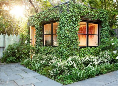 As a guesthouse, garden shed or sauna, a shipping container can serve as a beautiful extension of your home sweet home. Shed Inspiration, Backyard Studio, A Small House, Backyard Office, Vertical Gardens, Covered Garden, Casa Exterior, She Sheds, Shed Design