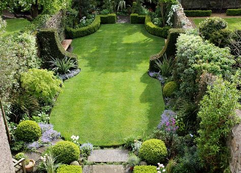 Beautiful small walled garden. Town Garden, Formal Garden Design, Garden Wall Designs, Beautiful Home Gardens, Garden Arbor, Formal Garden, Walled Garden, Formal Gardens, The Secret Garden