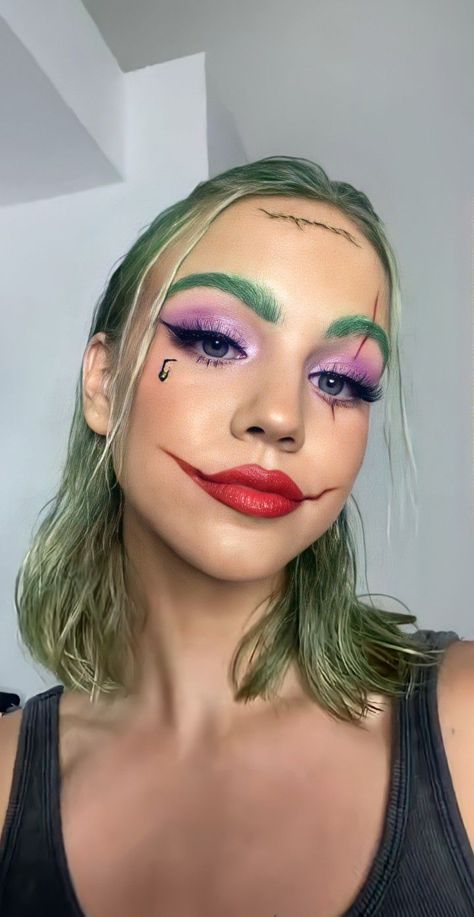 The Joker Inspired Makeup, 2024 Halloween Makeup, Joker Makeup Female Easy, Joker Costume Makeup, Joker Makeup Female, Halloween Kostüm Joker, Joker Costume Girl, Movie Character Makeup, Diy Joker Costume