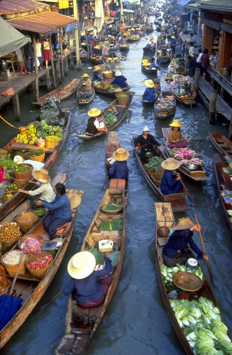 Thailand Floating Market, Street Food Thailand, Asia Trip, Floating Market, Places In Usa, Thailand Backpacking, Thailand Food, Dream Vacations Destinations, Se Asia