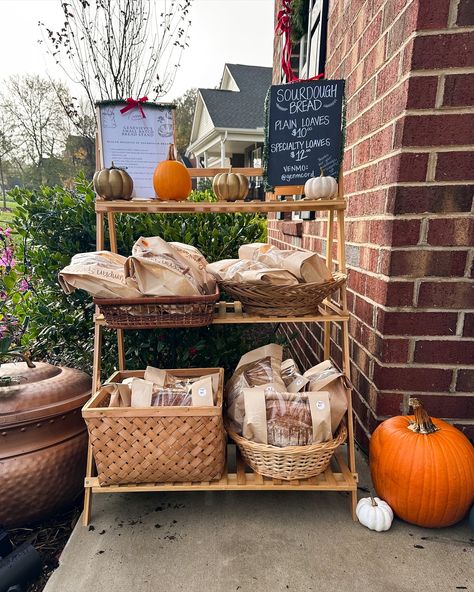 I still can’t believe I pulled this off. I spent literally the entire day yesterday, from 8:30-5:30, baking bread for today’s holiday pop-up bread stand. I made my original sourdough recipe and pumpkin spice loaves (in the shape of pumpkins!). My stand is first-come-first-serve in Belmont, so if you want to snag a loaf or two, please stop by my home. DM me for the location. 💕💕🥖😘 Sourdough Porch Pickup, Bread Display Ideas, Recipes Cottagecore, Bread Stand, Roadside Farm Stand, Bread Business, Bear Bakery, Einkorn Sourdough, Farm Stand Ideas