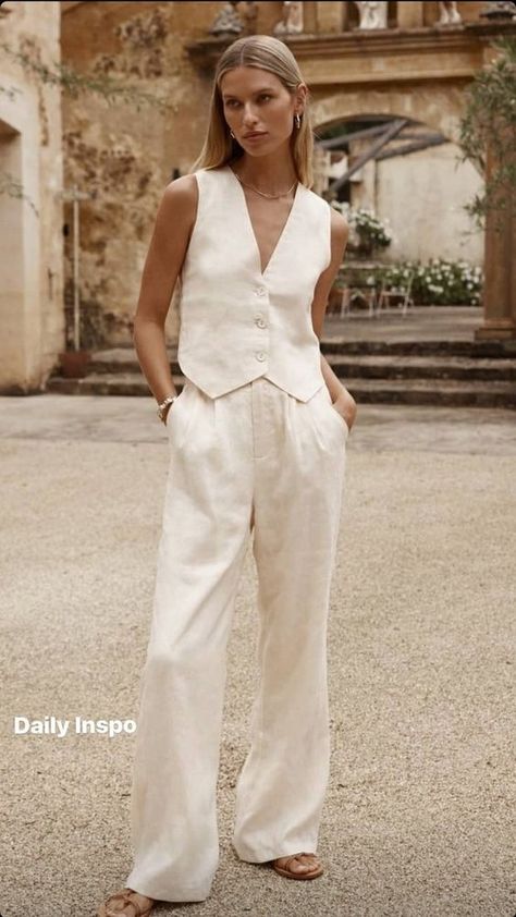 Light Outfits, Waistcoat Outfit, Linen Vest, Tailored Clothes, Chique Outfits, Chic Summer Outfits, Looks Street Style, French Countryside, Summer Trends