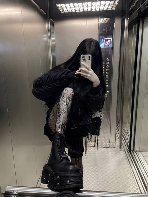 Goth Outfit Ideas, New Rock Boots, Rock Boots, Alt Girls, Emo Outfits, New Rock, Women's Casual Style, Goth Outfits, Alternative Outfits