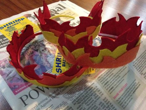 Hunger Games Crafts, Fire Crown, Campfire Games, Hunger Games Party, Watching A Movie, Hunger Games Movies, Let The Games Begin, What Time Is It, Diy Crown