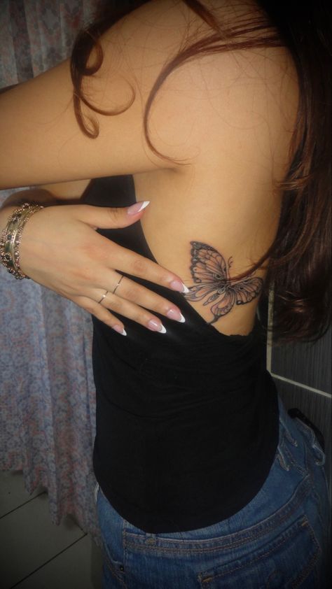 Small Tattoo Inspo Women, Leg Sleeve Female, Small Elegant Tattoos For Women Unique, Trampstamp Tattoo Aesthetic, Tattoo On Back Of Shoulder, Women Side Tattoos, Side Back Tattoo Women, Small Collar Bone Tattoos For Women, Small Tramp Stamp