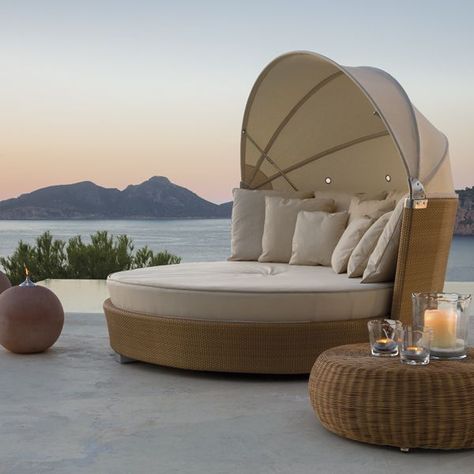 Combine the calming effects of nature with the relaxation of a bed, and create an outdoor bed! We have 65 inspiring ideas here to suit any kind of home. Outdoor Day Bed, Wicker Daybed, Chill Lounge, Daybed Canopy, Sofa Daybed, Luxury Outdoor Furniture, Outdoor Furniture Design, Outdoor Daybed, Day Bed