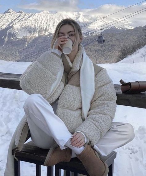 Liza Rudkevich, Snow Outfits For Women, Winter Vacation Outfits, Snow Outfits, Winter Outfits Snow, Cold Girl, Winter Outfits Aesthetic, Cold Fits, Winter Photoshoot